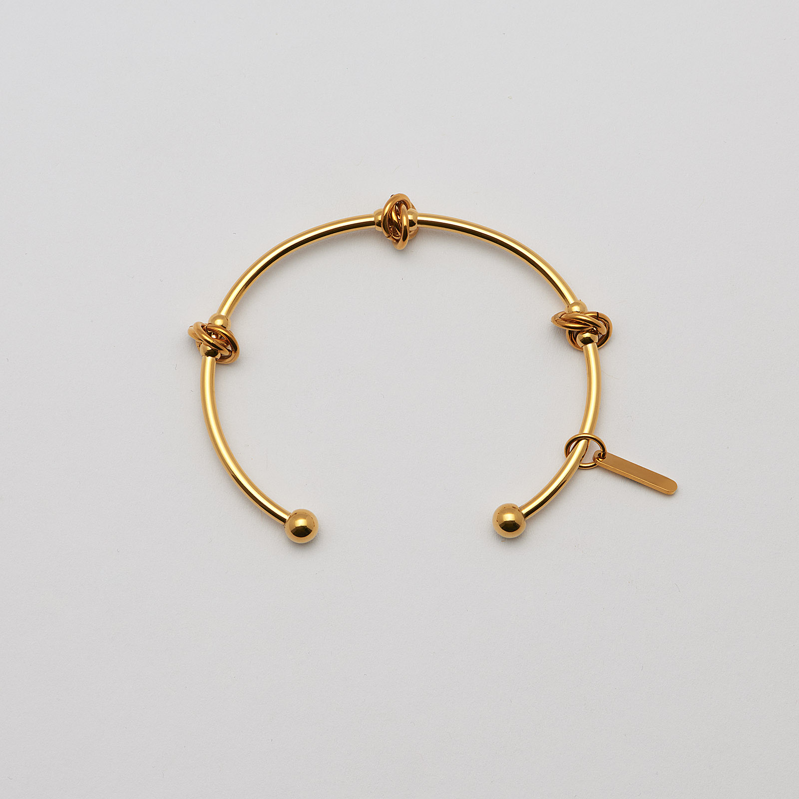 Armband i guldpläterat stål, bangle med knutar - 2,5x66,5 mm