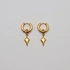 Örhängen i guldpläterat stål, creol med pilhänge - 20 mm
