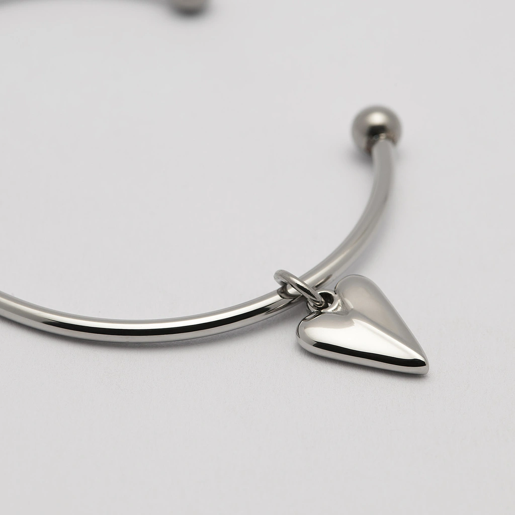 Armband i stål, bangle med hjärta - 2,5 mm x 66,5 mm