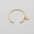 Armband i guldpläterat stål, bangle hjärta - 66,5 mm