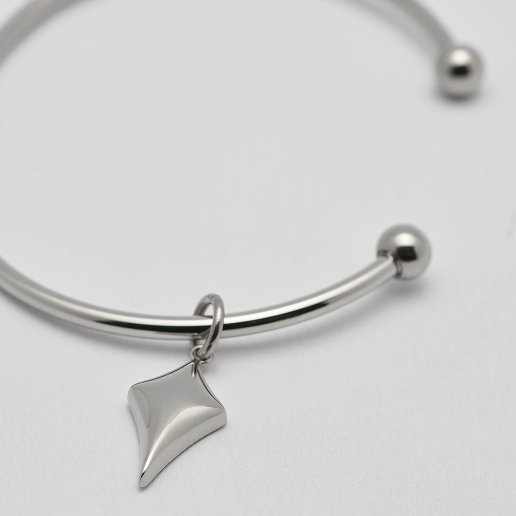 Armband i stål, bangle med pil - 2,5 mm x 66,5 mm