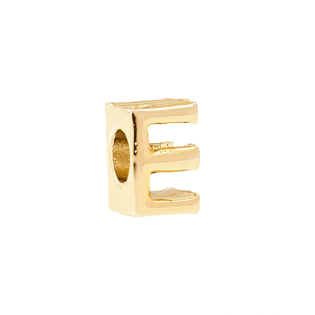 Guldfärgad armbandsberlock, bokstav E
