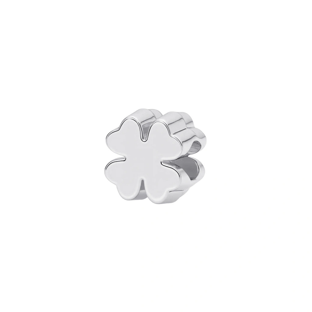 Silverfärgad armbandsberlock,  fyrklöver