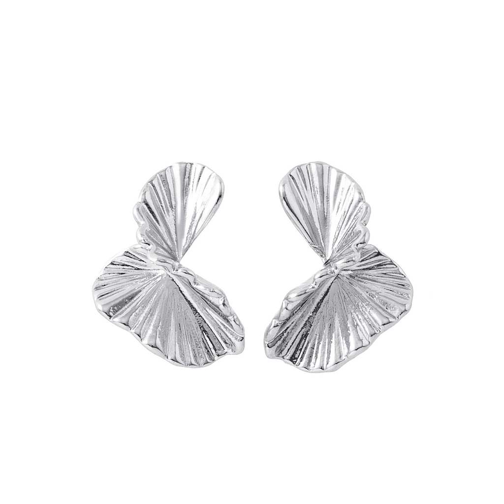 Silverfärgade örhängen, tvinnad snäcka - 1x2,2 cm