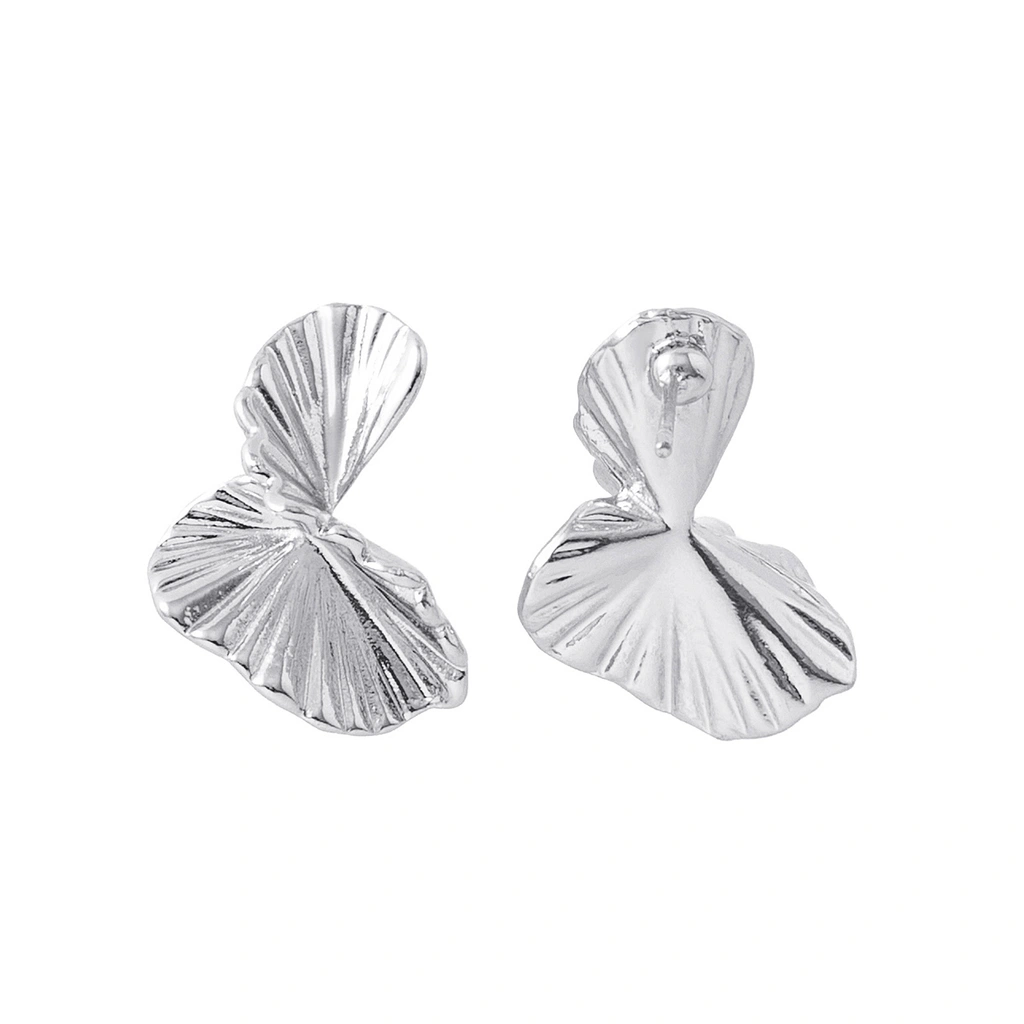 Silverfärgade örhängen, tvinnad snäcka - 1x2,2 cm