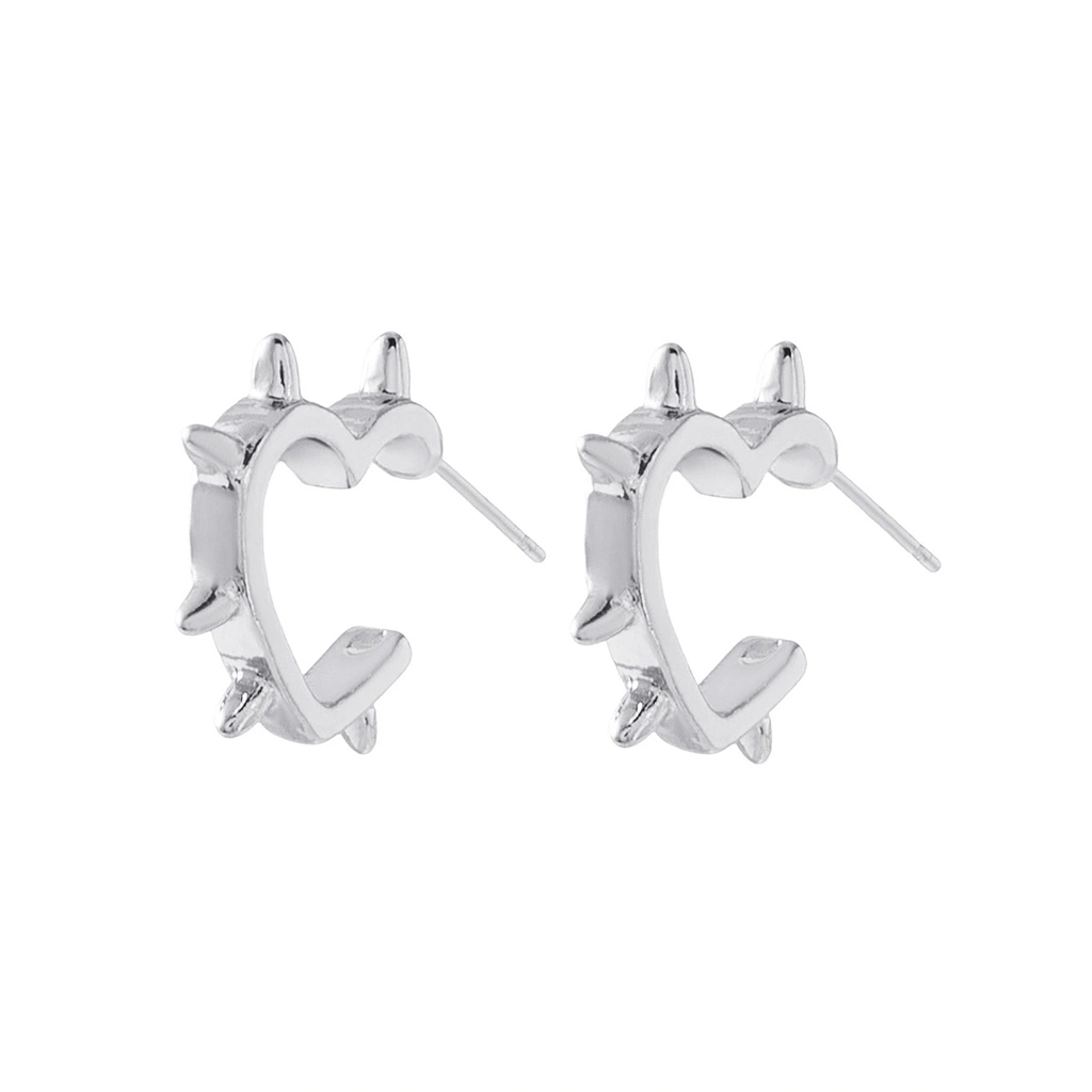 Silverfärgade örhängen hoops, hjärta med piggar - 1,5x1,5cm