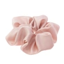 Ljusrosa hårsnodd, voluminös scrunchie i satin - 16cm