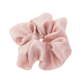 Ljusrosa hårsnodd, voluminös scrunchie i satin - 16cm