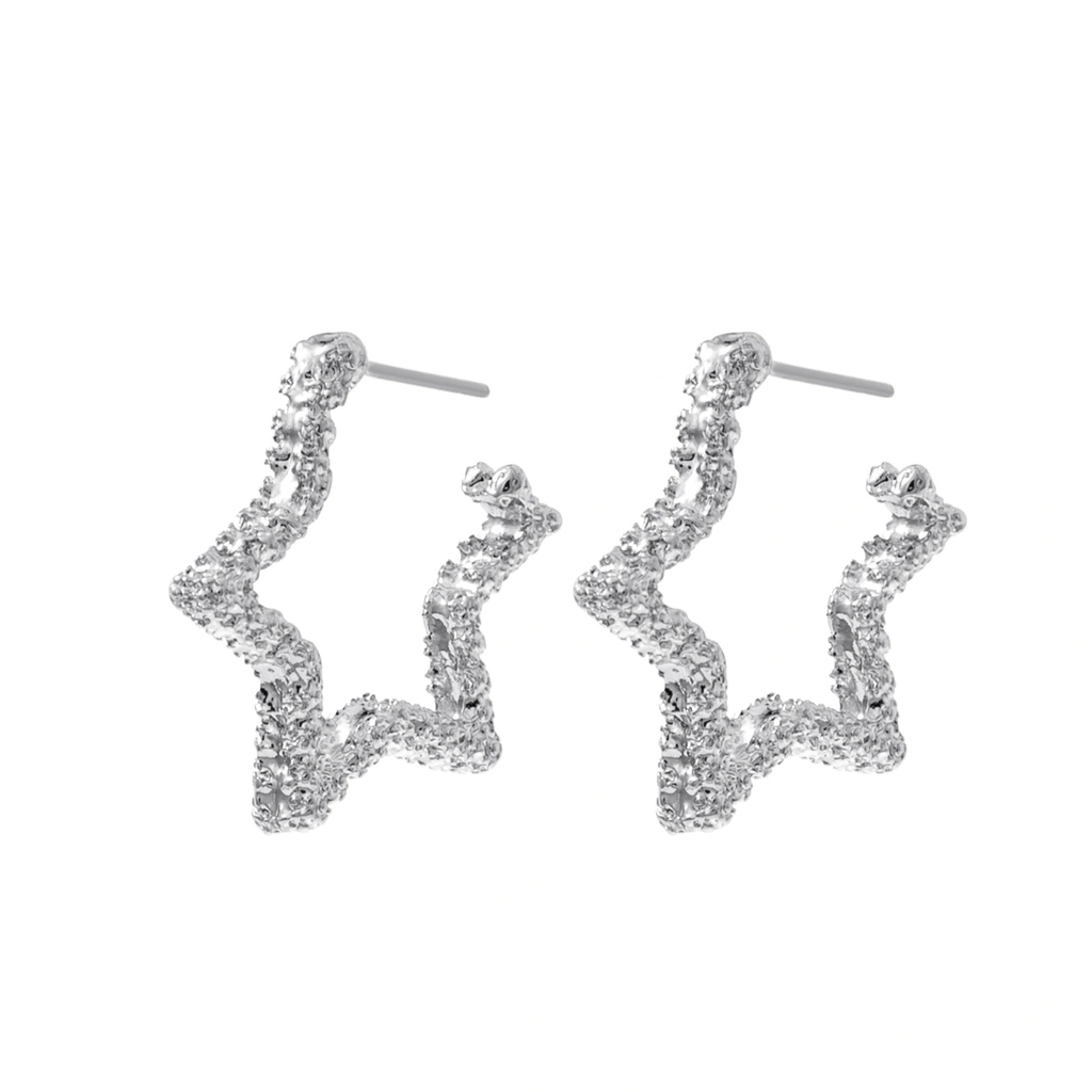 Silverfärgade örhängen, stjärnformade hoops - 0,5x2 cm