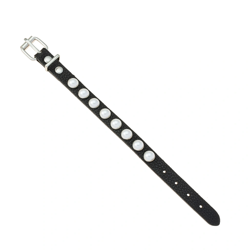Silverfärgat armband, svart konstläder runda nitar - Justerbart